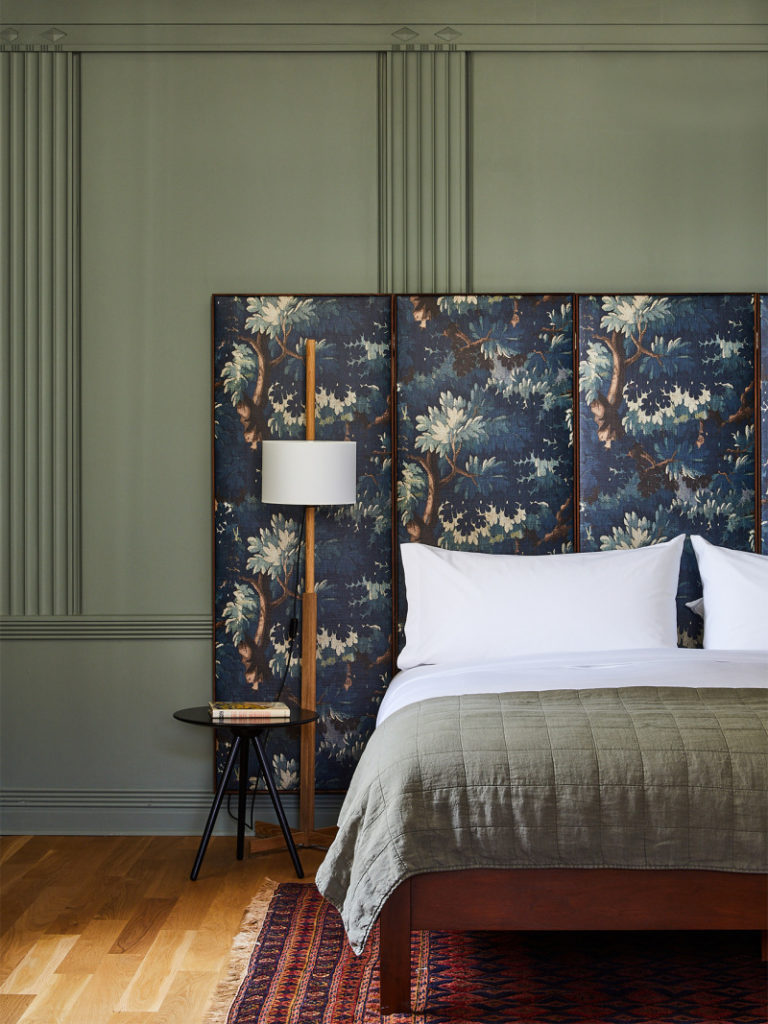 The exquisite blue color with elements of tree branches in the Chinoiserie style will add luxury to your bedroom and provide peace with pleasant shades