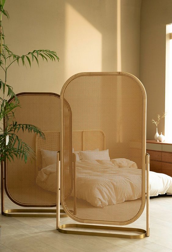 Bring modernity to your bedroom style with a bamboo screen