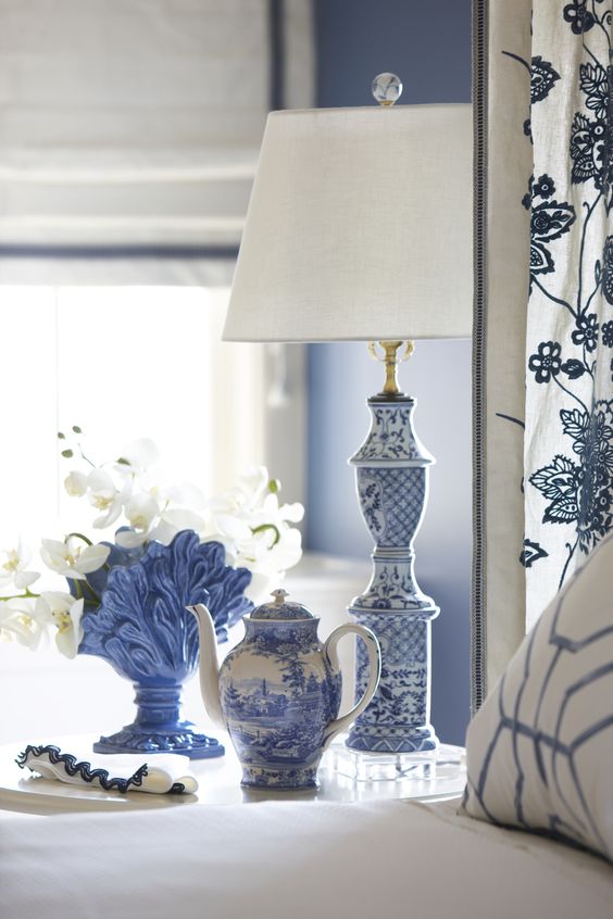 With the help of patterns on a lamp or a vase in the style of Chinoiserie , your bedroom will acquire pleasant elements and a sense of calm with the help of pleasant blues and light blues