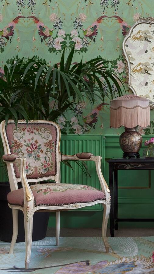 Add interesting decor in the form of chairs, lamps and patterns with Chinoiserie style
