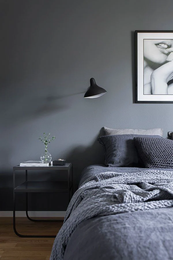 retro shades of white, beige, or gray bedroom